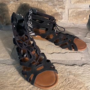 Minnetonka womens sandals